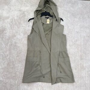 Von Maur Staccato Women’s Olive Green Vest Size M NWT
